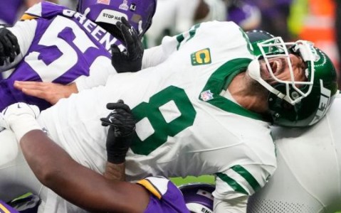 NFL 2024伦敦奥运会：明尼苏达维京人在托特纳姆热刺体育场完胜亚伦·罗杰斯领衔的纽约喷气队